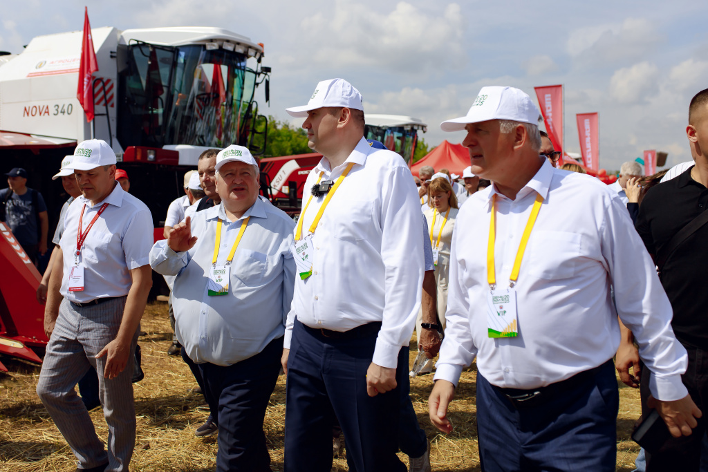 Ростсельмаш: техника, проверенная Оренбургской областью