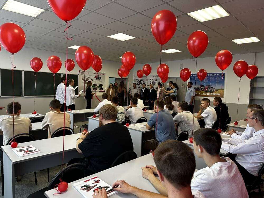 Студенты 3 курса в новом классе Ростсельмаш Студенты 3 курса в новом классе Ростсельмаш