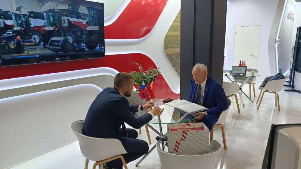 Ростсельмаш на выставке «Евразия - наш общий дом» Ростсельмаш на выставке «Евразия - наш общий дом»