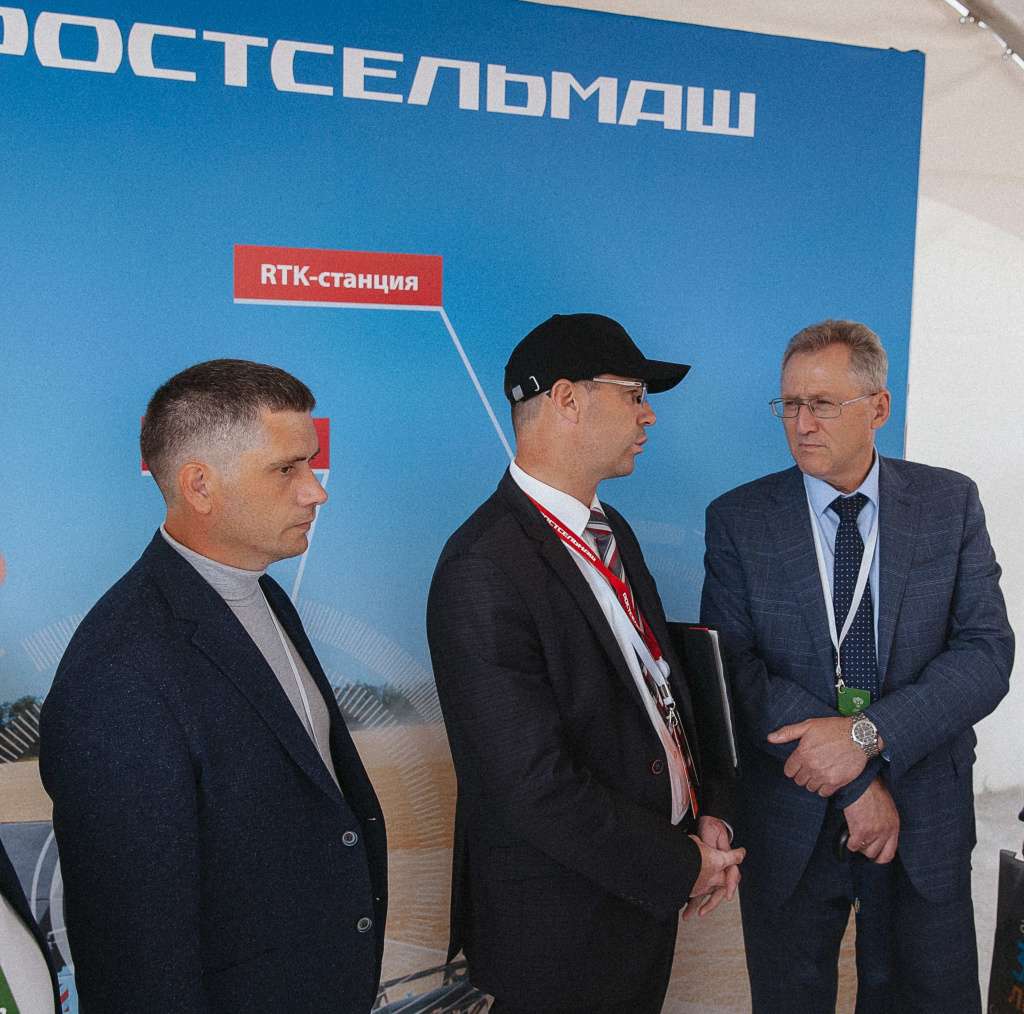 На выставочной площадке побывали главы профессиональных сообществ, партнерских организаций