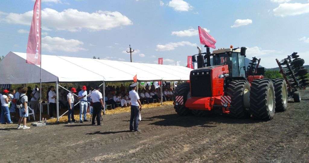 Обновленный трактор Ростсельмаш 2400