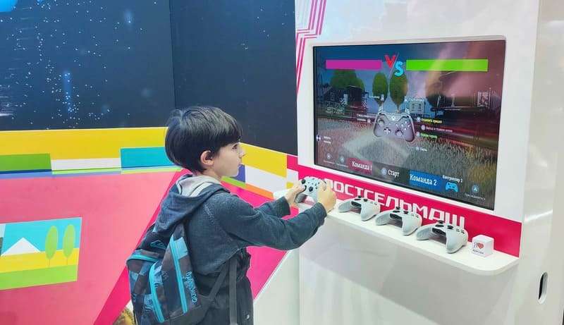 Игра с четырьмя геймпадами «Битва комбайнов