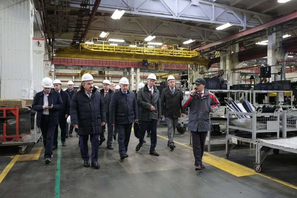 Гости Ростсельмаш в цеху сборки комбайнов